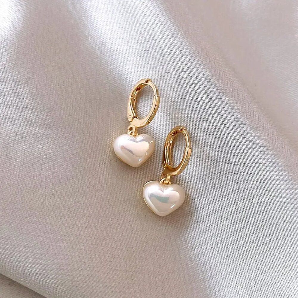Pearl Heart Charm Earrings in Gold - Picture 4 of 8